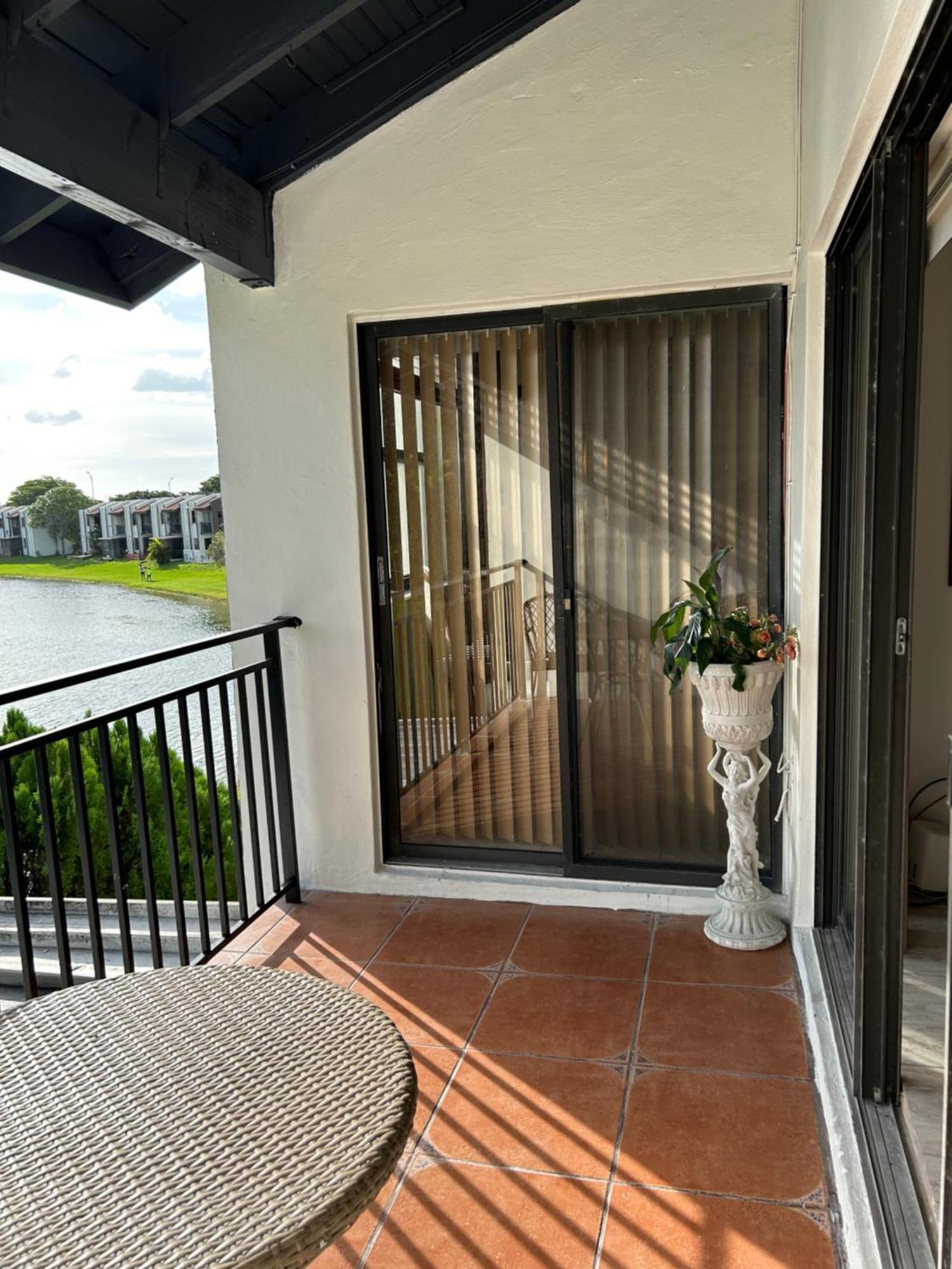 Beautiful Apartment With Very Elegant Colonial Decoration Tamiami Экстерьер фото