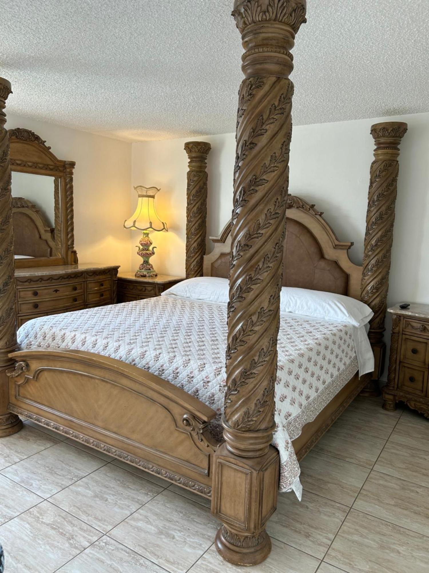 Beautiful Apartment With Very Elegant Colonial Decoration Tamiami Экстерьер фото
